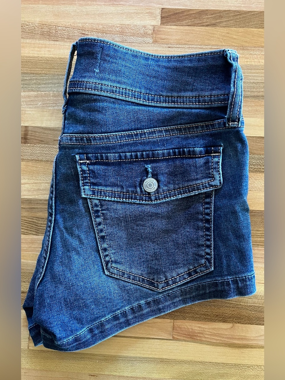 Hollister Low Rise Shortie Shorts- size 2 - Picture 7 of 8